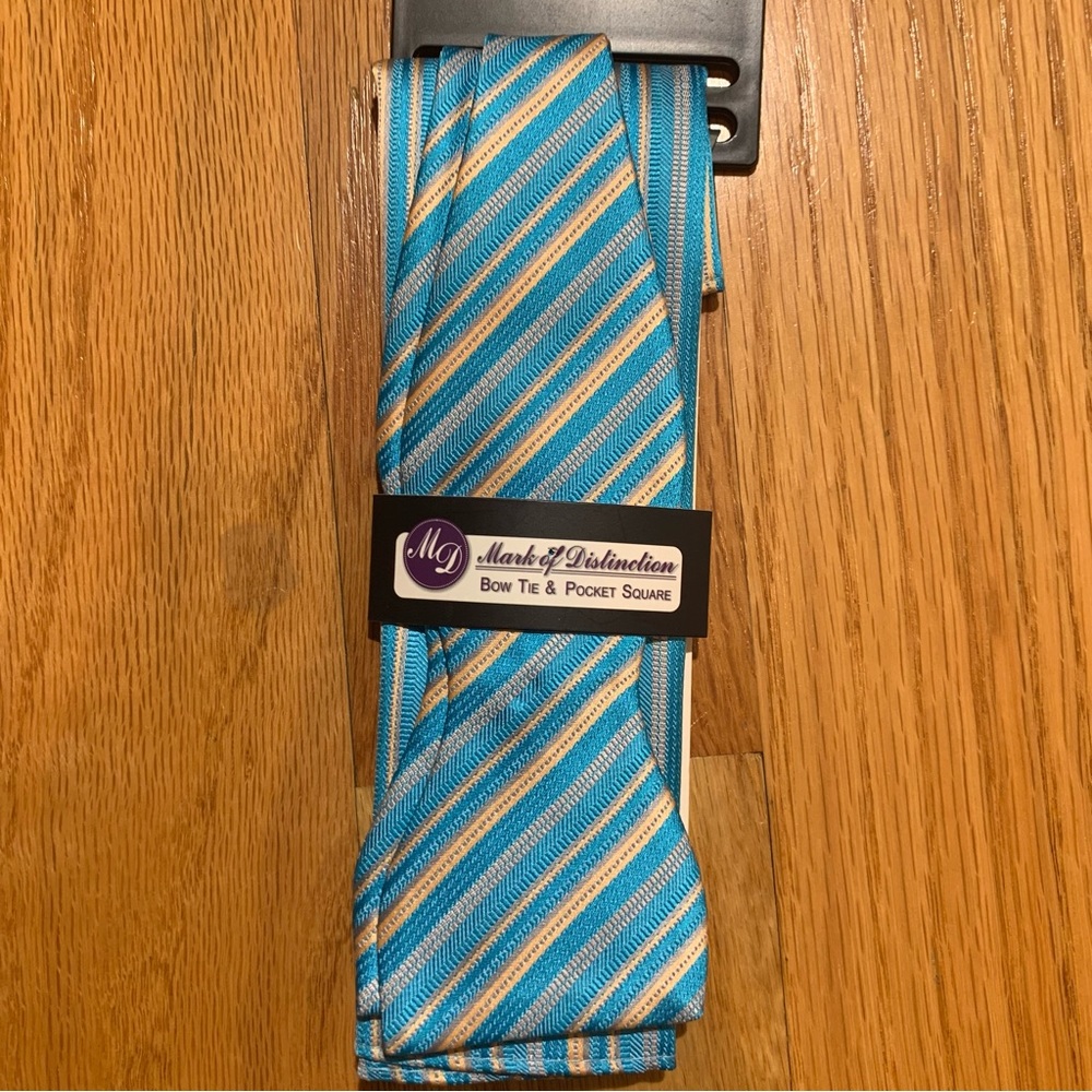 Prom - Mark of Distinction Bow tie with matching pocket square